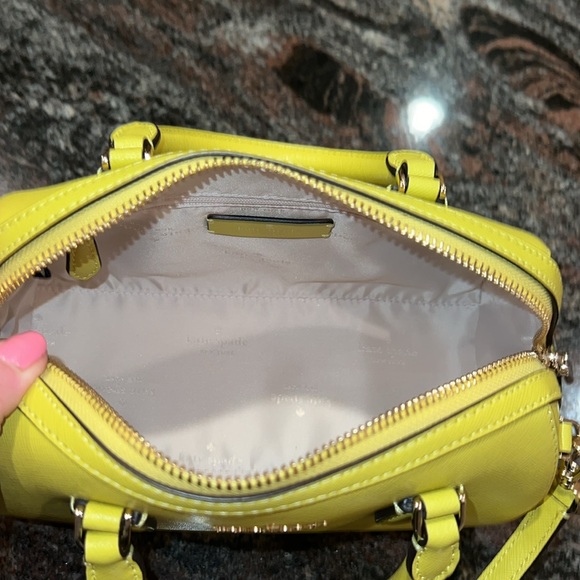 NWOT, Kate Spade, Madison Small Dolly Duffle in Saffiano Leather. - Picture 8 of 10
